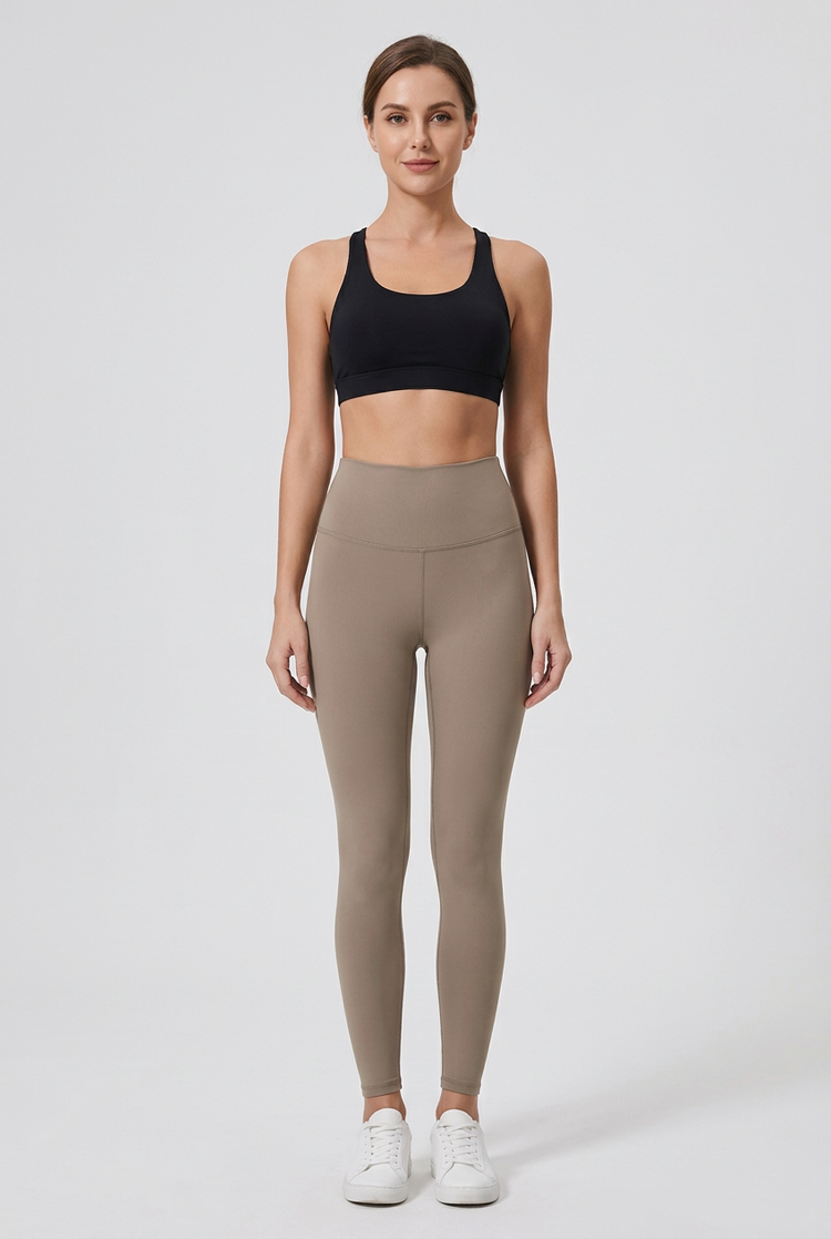 Leggings Essenza Dark Khaki su modella