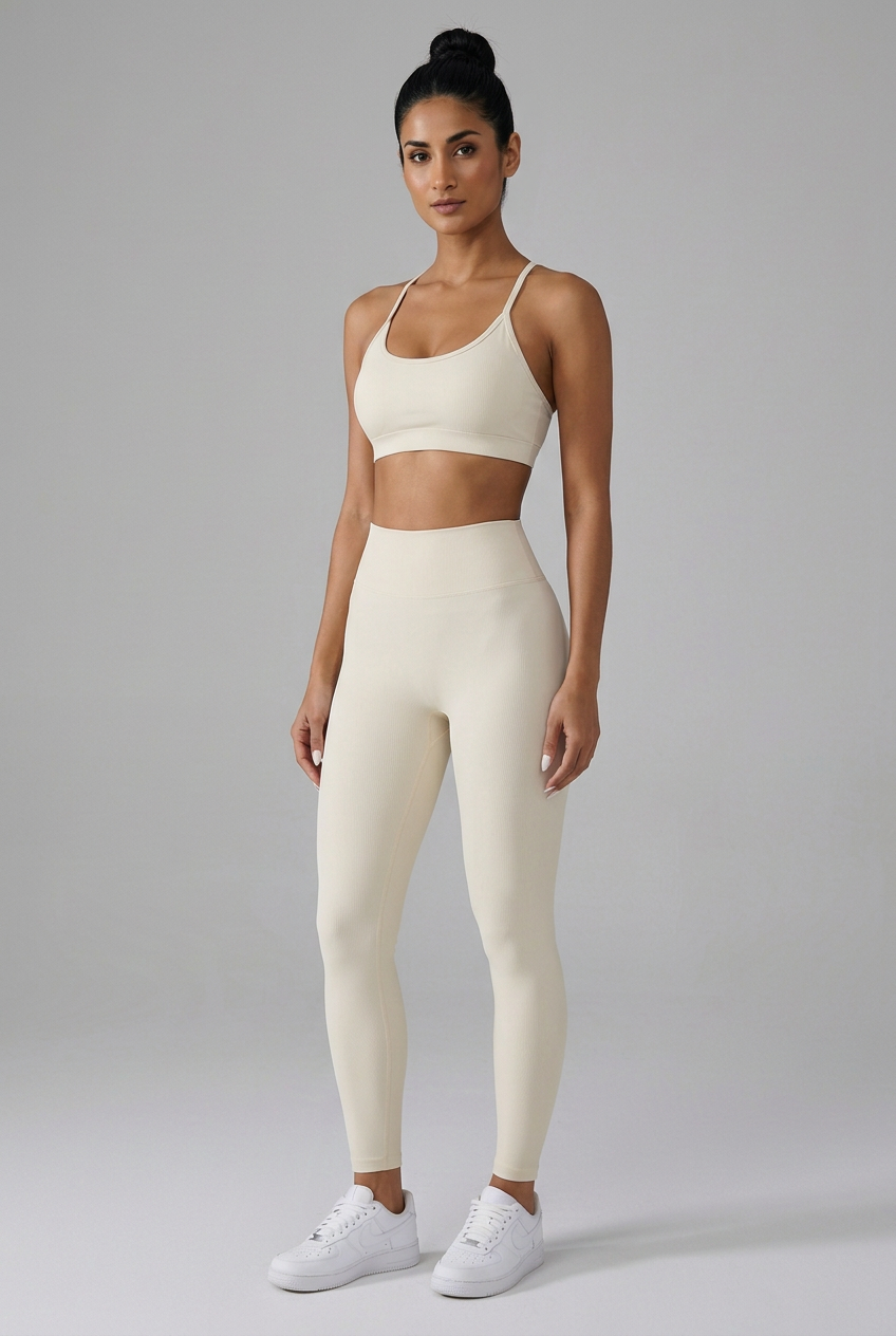 Completo Essential beige con nuova modella