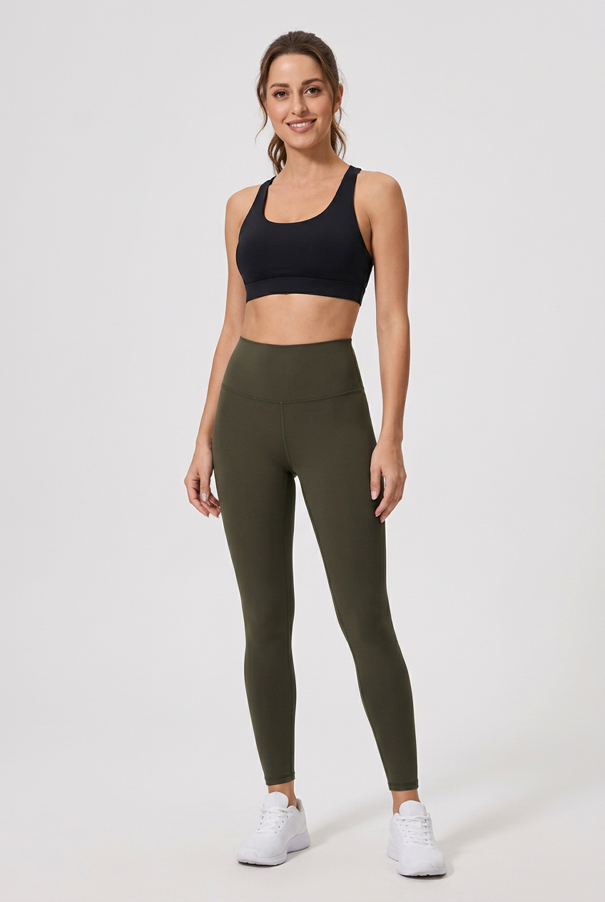 Leggings Essenza verde oliva su modella